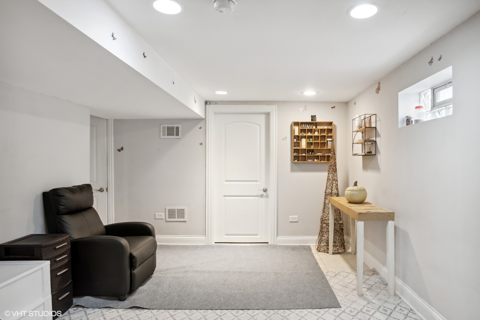 2412 Greenleaf Street Evanston, IL 60202 - Photo 13 of 20 a living room with furniture and wooden floor