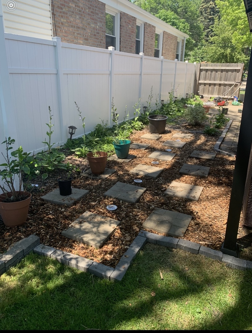2412 Greenleaf Street Evanston, IL 60202 - Photo 20 of 20 a backyard of a house with lots of green space