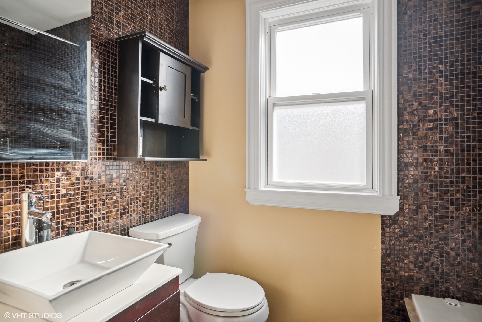 2412 Greenleaf Street Evanston, IL 60202 - Photo 5 of 20 a bathroom with a toilet a sink and mirror