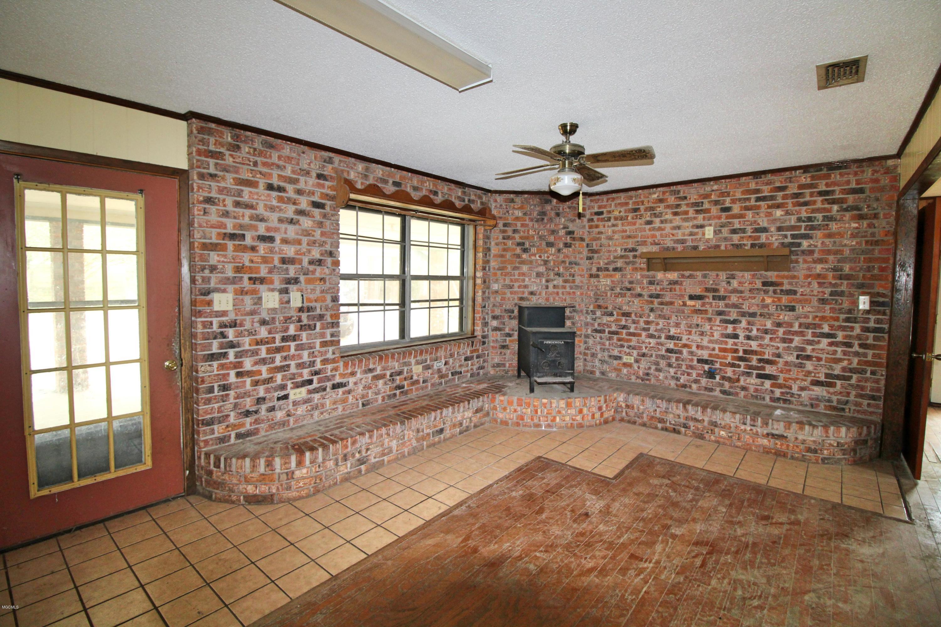 160 Inland Beach Road Lucedale, MS 39452 - Photo 3 of 22 IMG_7832