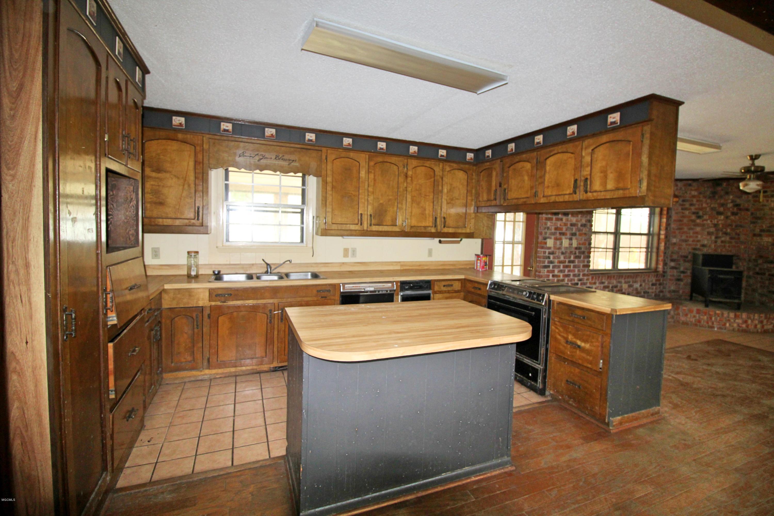 160 Inland Beach Road Lucedale, MS 39452 - Photo 8 of 22 IMG_7839