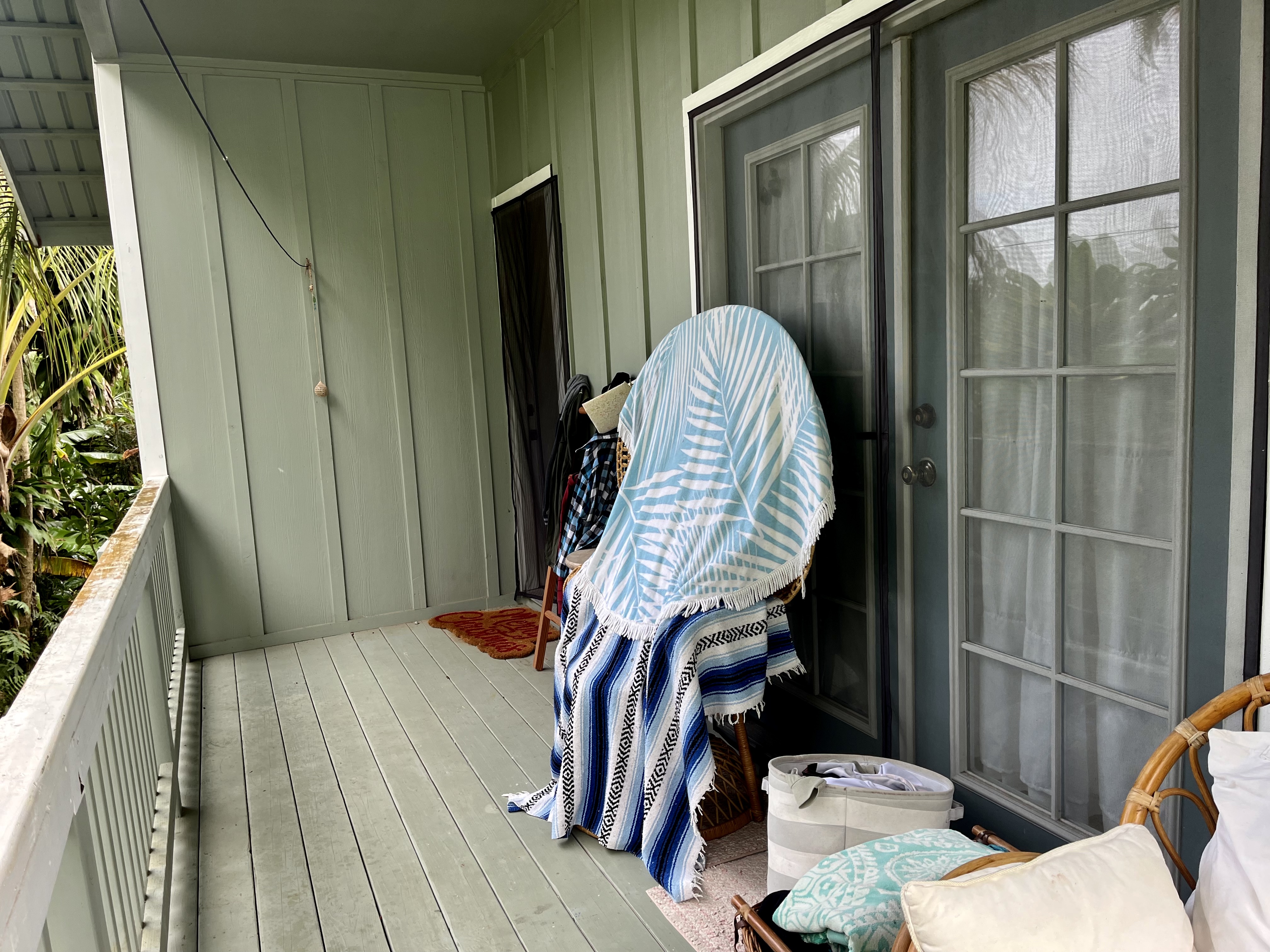 24 Manu Place Hilo, HI 96720 - Photo 12 of 16 a view of entryway and hall with wooden floor