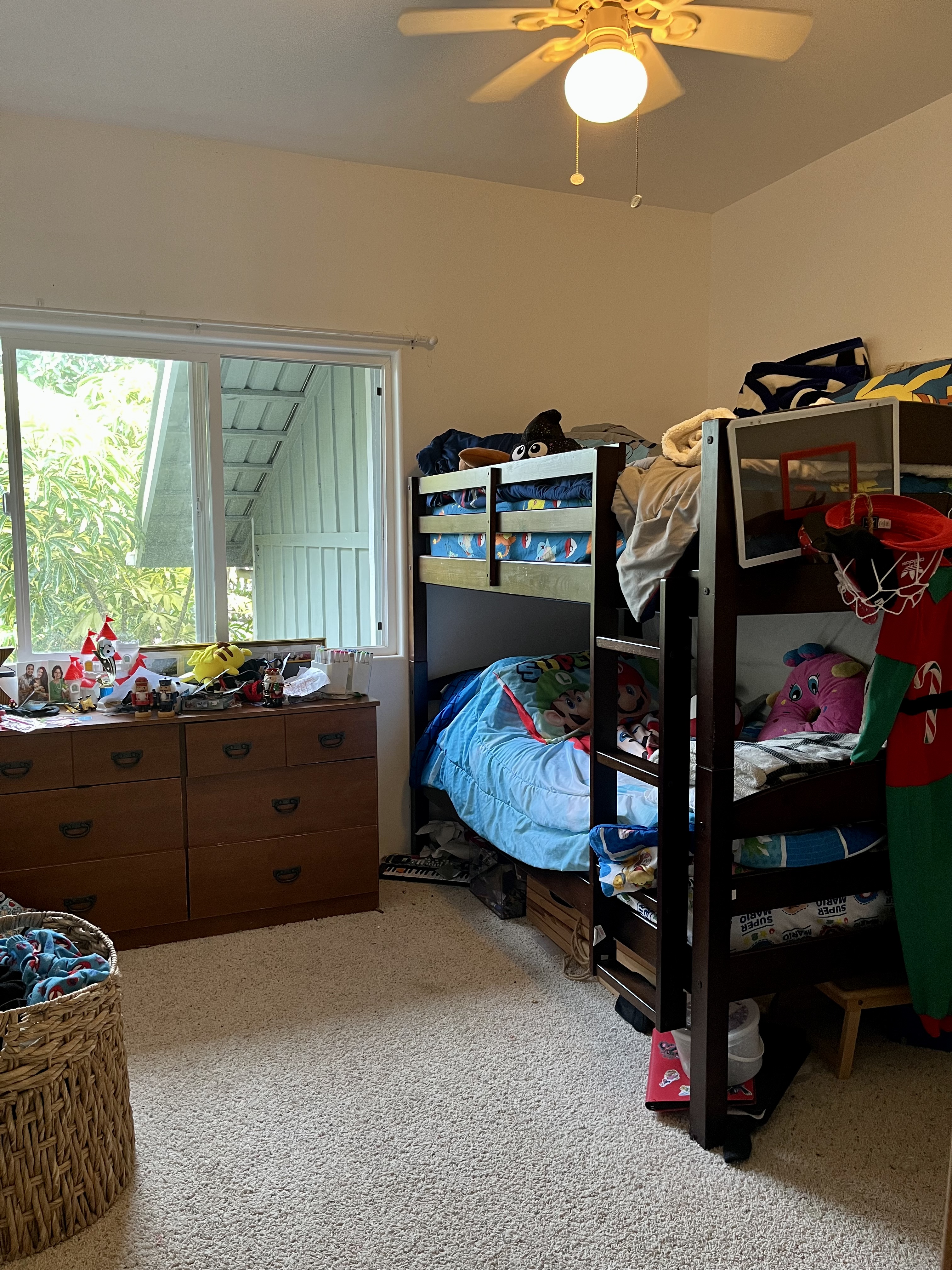 24 Manu Place Hilo, HI 96720 - Photo 9 of 16 a bedroom with a bed and a window