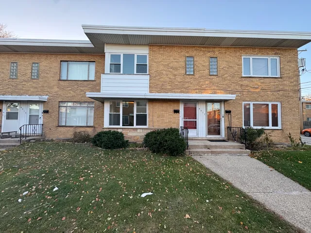 $349,000 | 4912 Crain Street, Unit C, Skokie, IL 60077