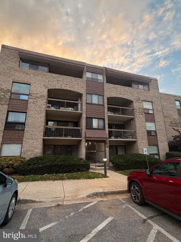 $270,000 | 427 Christopher Avenue, Unit T2, Gaithersburg, MD 20879