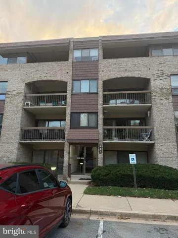 $270,000 | 427 Christopher Avenue, Unit T2, Gaithersburg, MD 20879