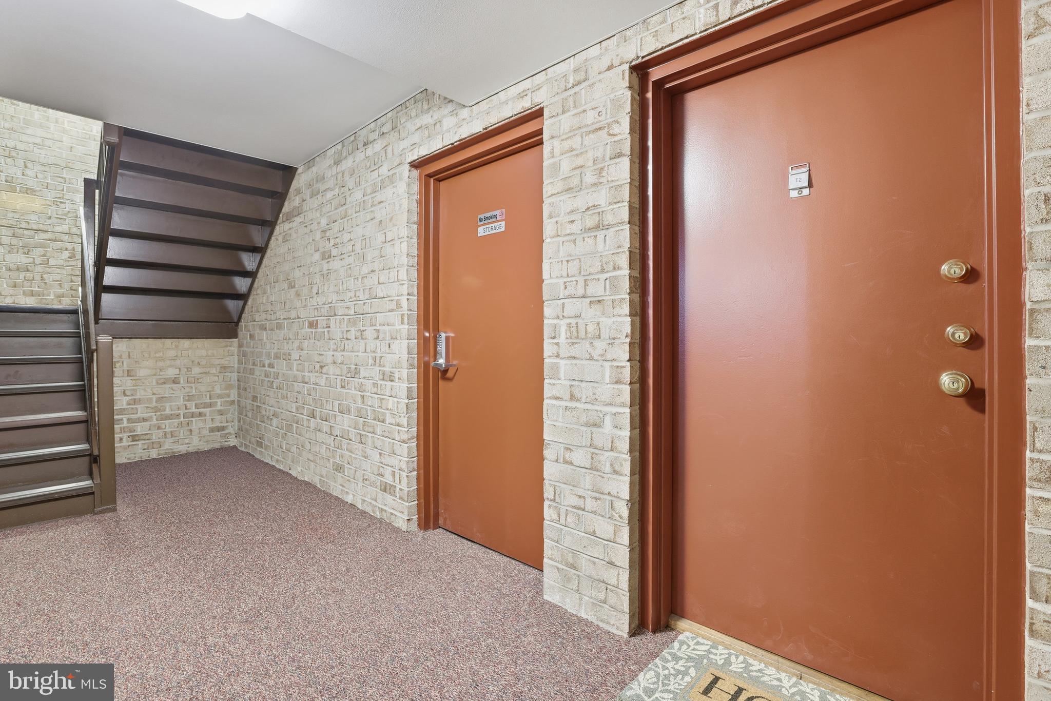 427 Christopher Avenue, Unit T2 Gaithersburg, MD 20879 - Photo 5 of 28 a view of entryway