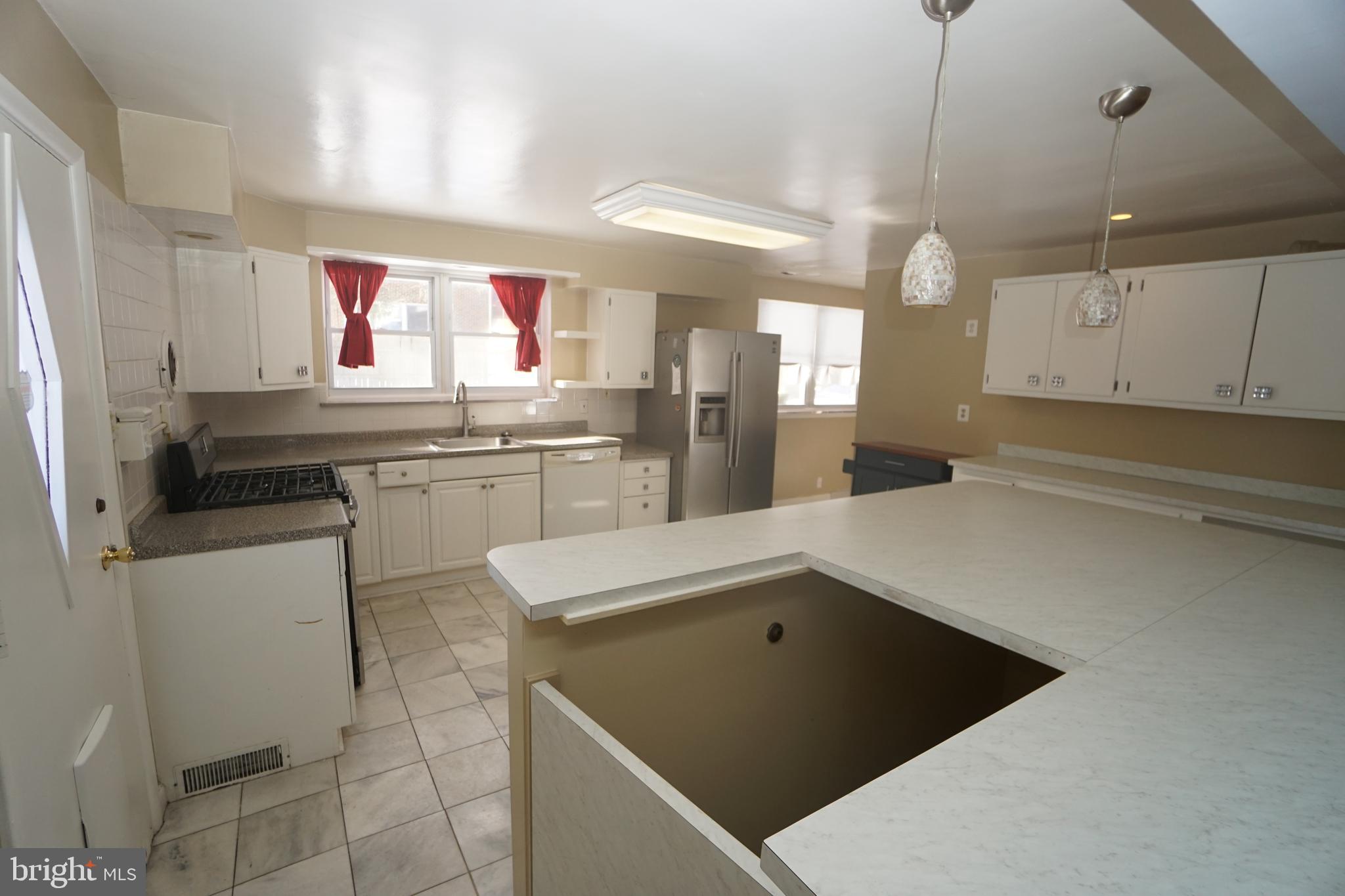 22 Parkview Road Cheltenham, PA 19012 - Photo 3 of 43 Gallery Image 3