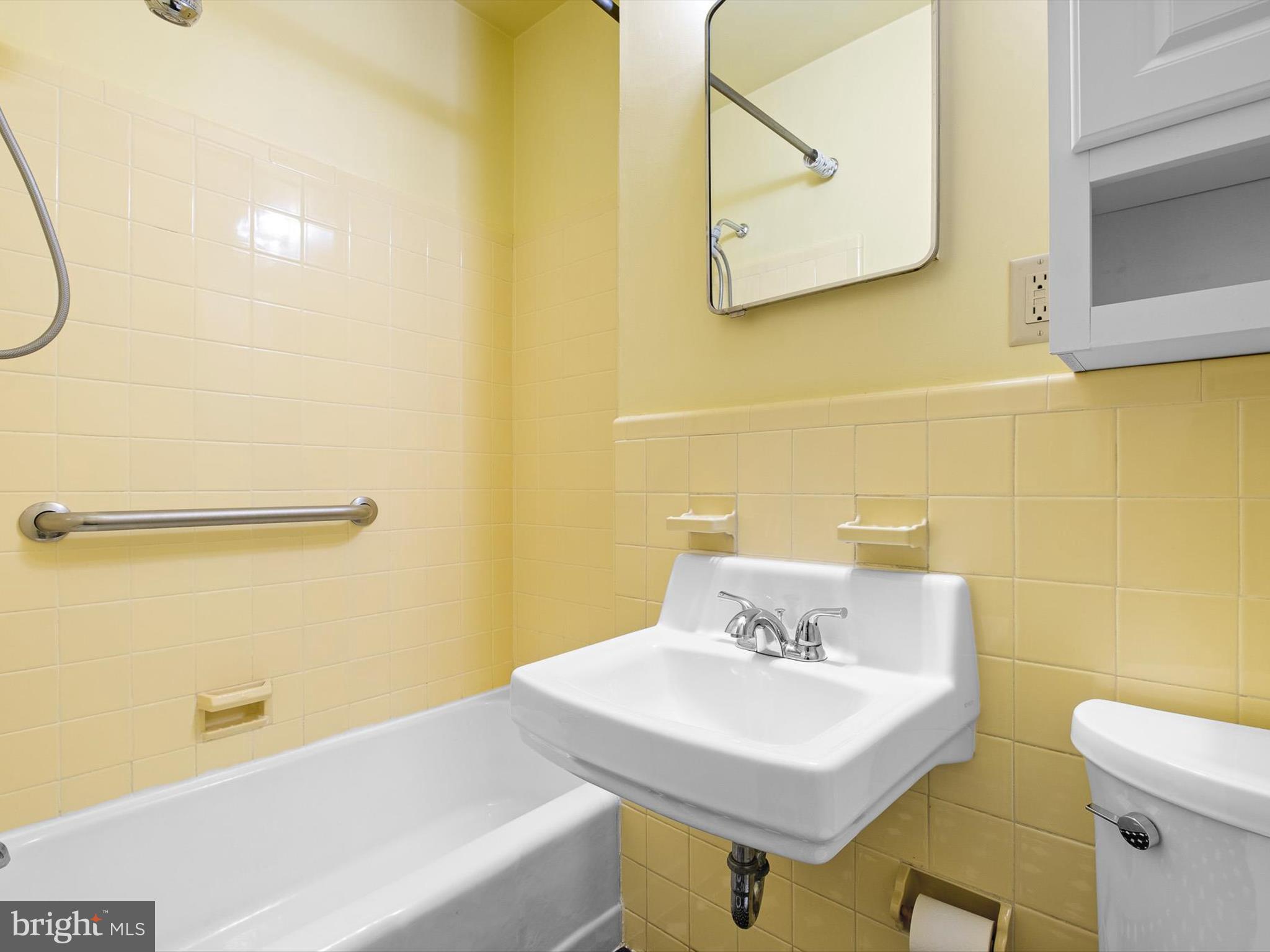 204 Jupiter Road Newark, DE 19711 - Photo 33 of 50 Hall bathroom