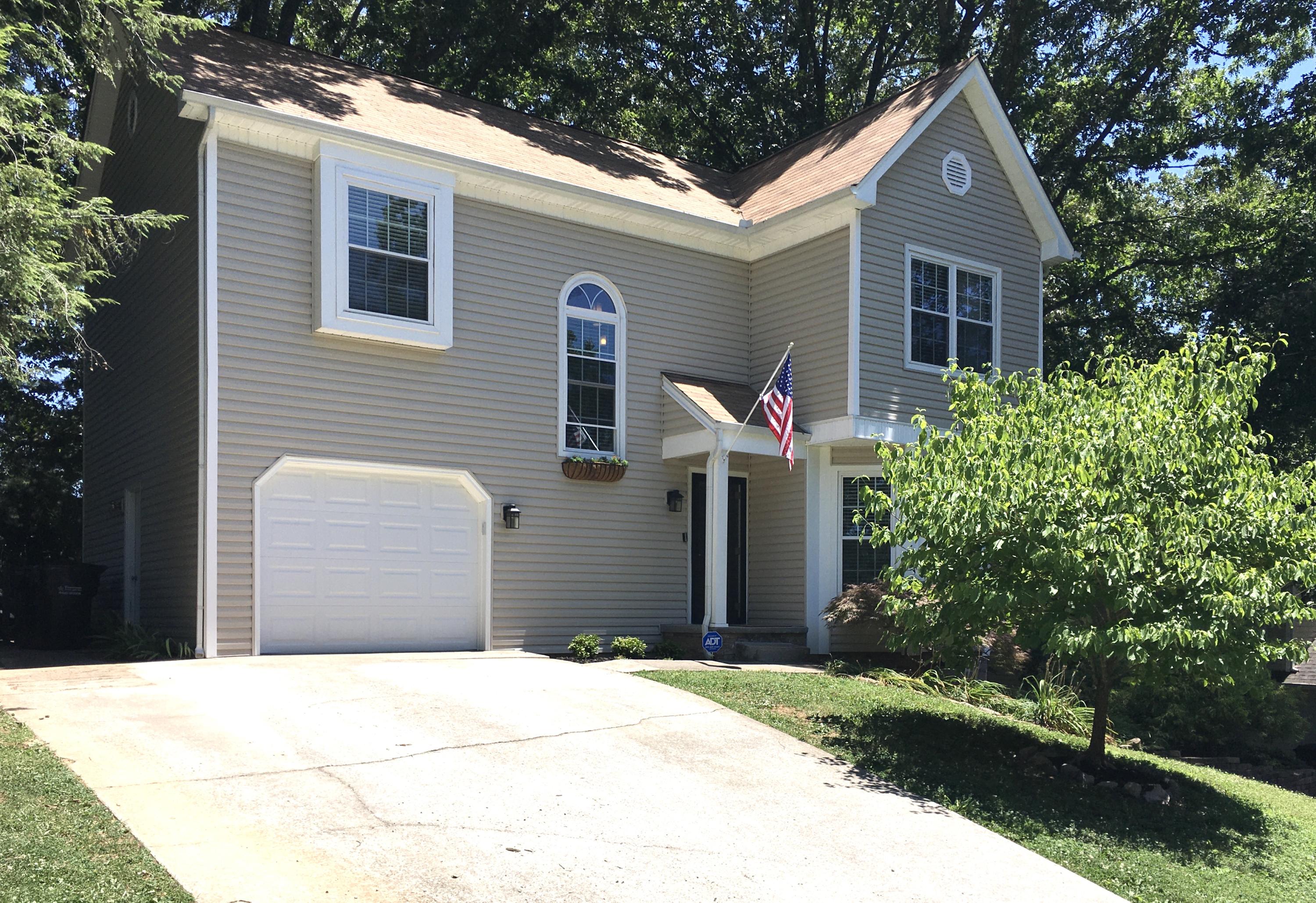 9136 Colchester Ridge Road Knoxville, TN 37922 - Photo 2 of 21 D9DFE231-24C4-4C90-B498-F41630290898