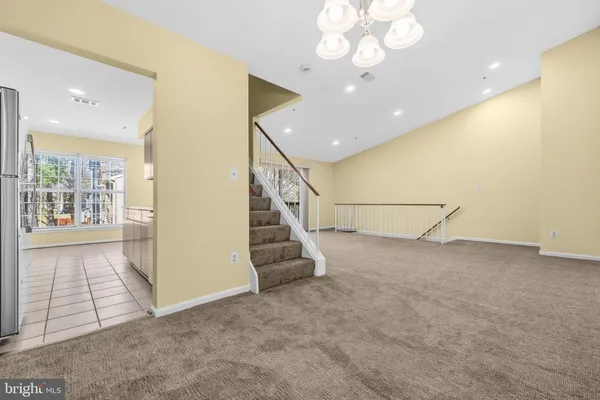 a view of a chandelier in big room and chandelier