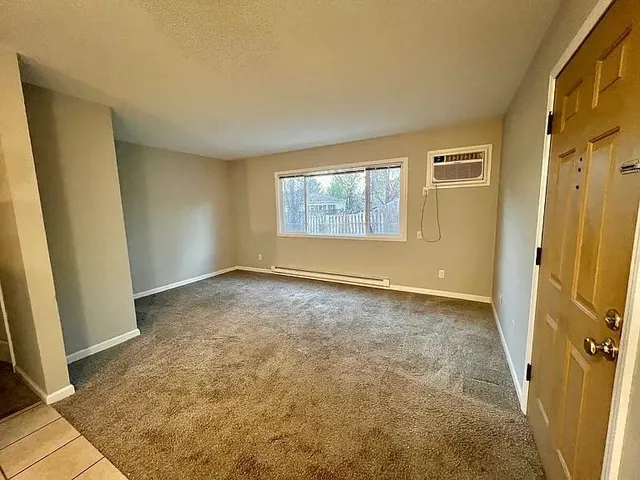 $1,350 | 1505 Ward Avenue, Unit 6, Hudson, WI 54016