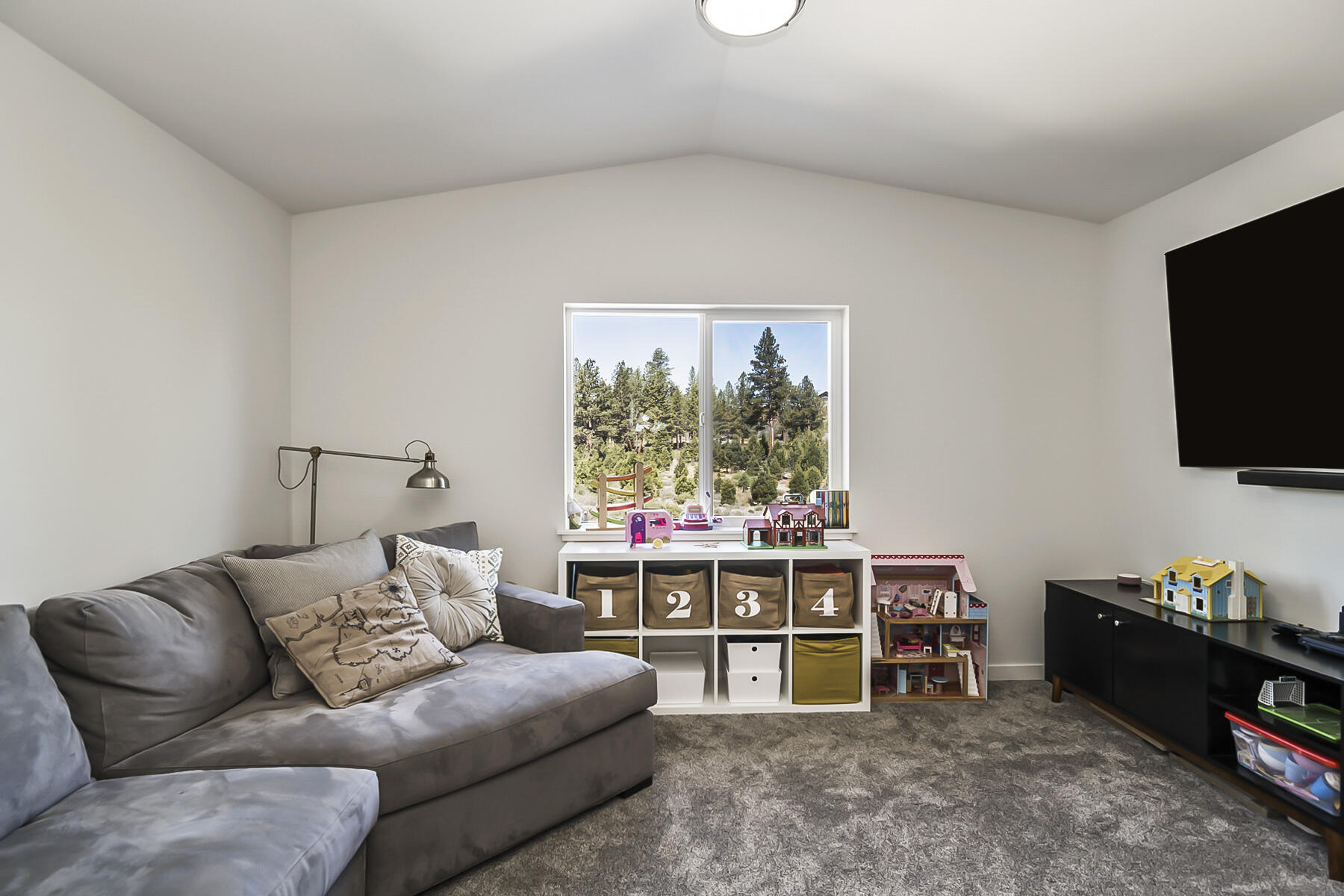 61188 Bachelor View Road Bend, OR 97702 - Photo 29 of 34 29 - Playroom