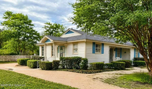 $179,000 | 301 West Harding Avenue, Greenwood, MS 38930