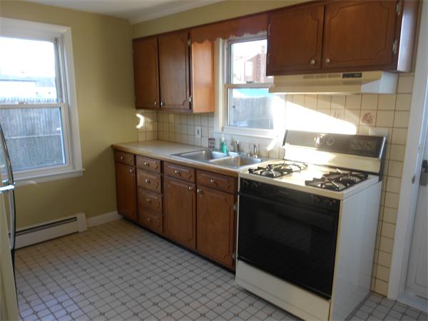 32 Cedarbrook Road Pawtucket, RI 02861 - Photo 3 of 10 Gallery Image 3