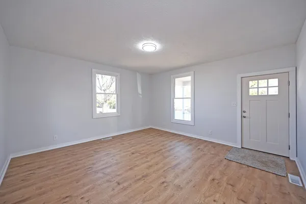 $194,900 | 400 Brookville Street, West College Corner, IN 47003