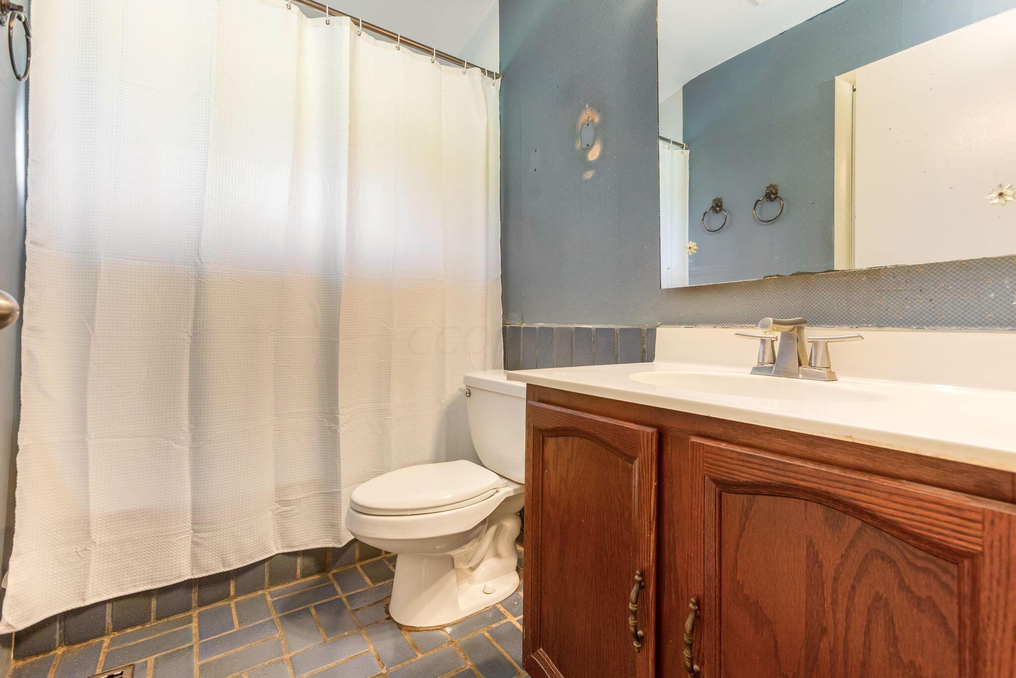 3231 Fishinger Road Columbus, OH 43221 - Photo 20 of 53 Guest Bath