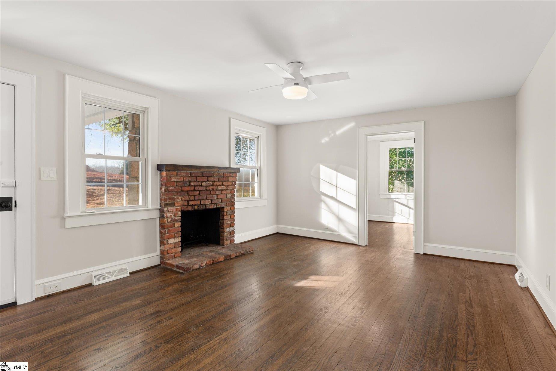 400 Tryon Street Greer, SC 29651 - Photo 4 of 31 Gallery Image 4