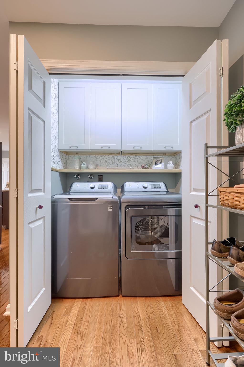 58 Timber Villa Elizabethtown, PA 17022 - Photo 33 of 60 a kitchen with a stove a sink and a refrigerator