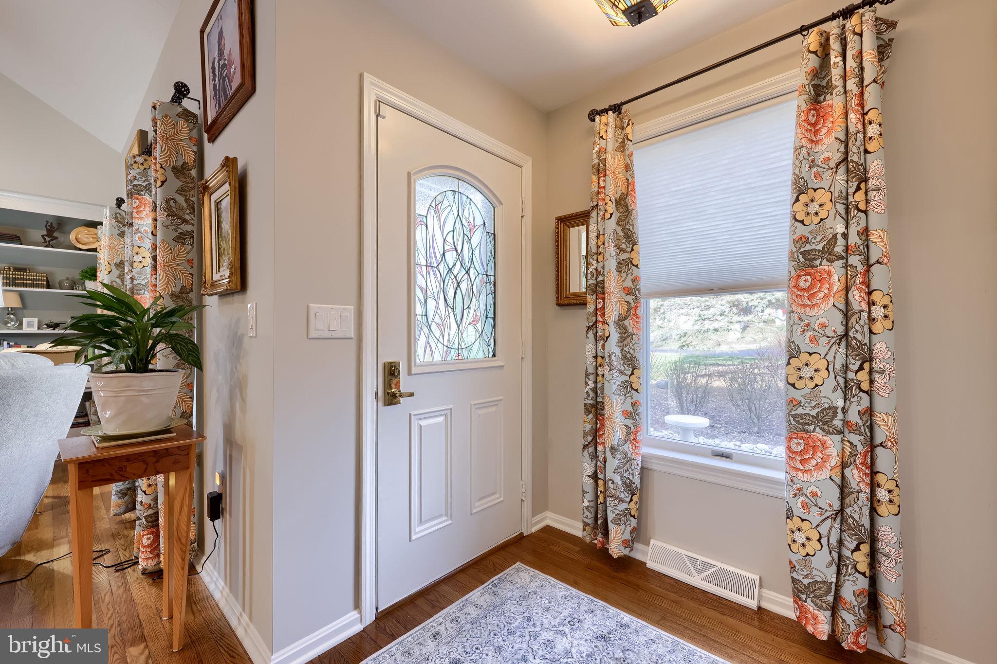 58 Timber Villa Elizabethtown, PA 17022 - Photo 5 of 60 Entry living room