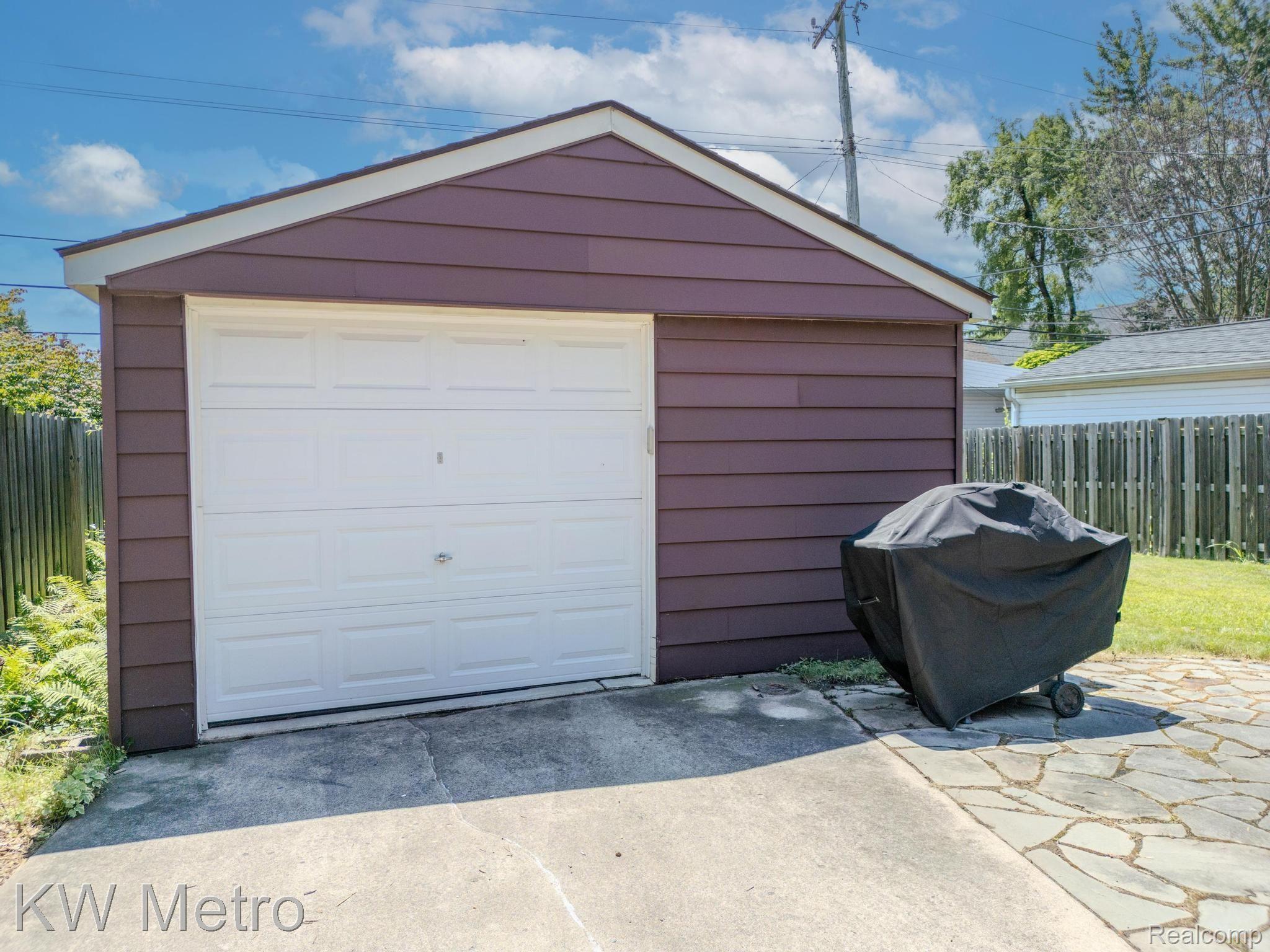 1173 Columbia Road Berkley, MI 48072 - Photo 31 of 37 One Plus Garage
