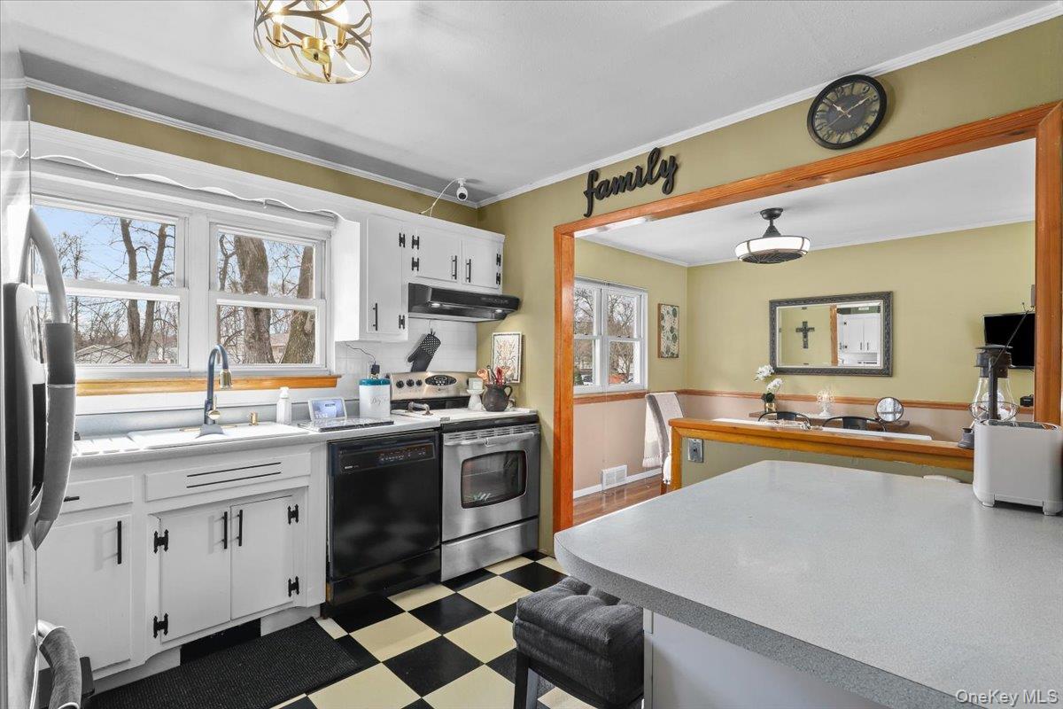 4 Ridgewood Terrace Poughkeepsie, NY 12603 - Photo 8 of 26