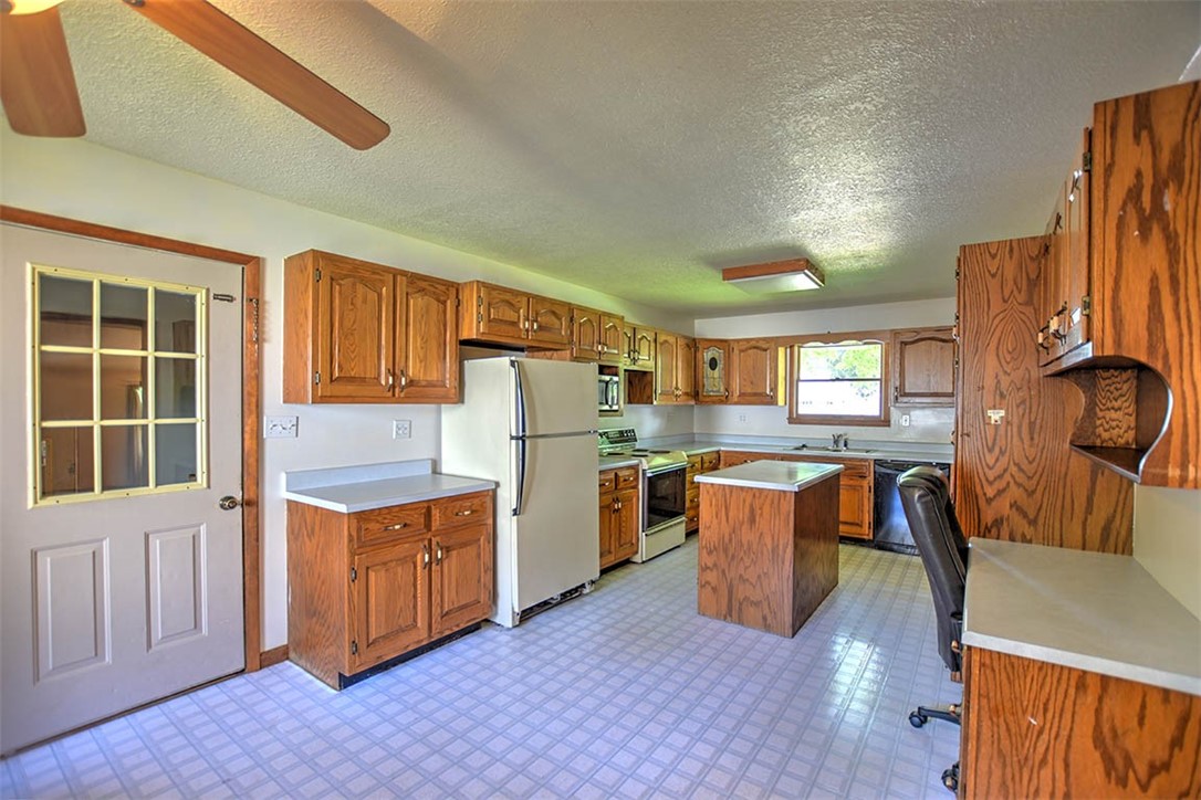 418 West 1st Street Assumption, IL 62510 - Photo 9 of 28