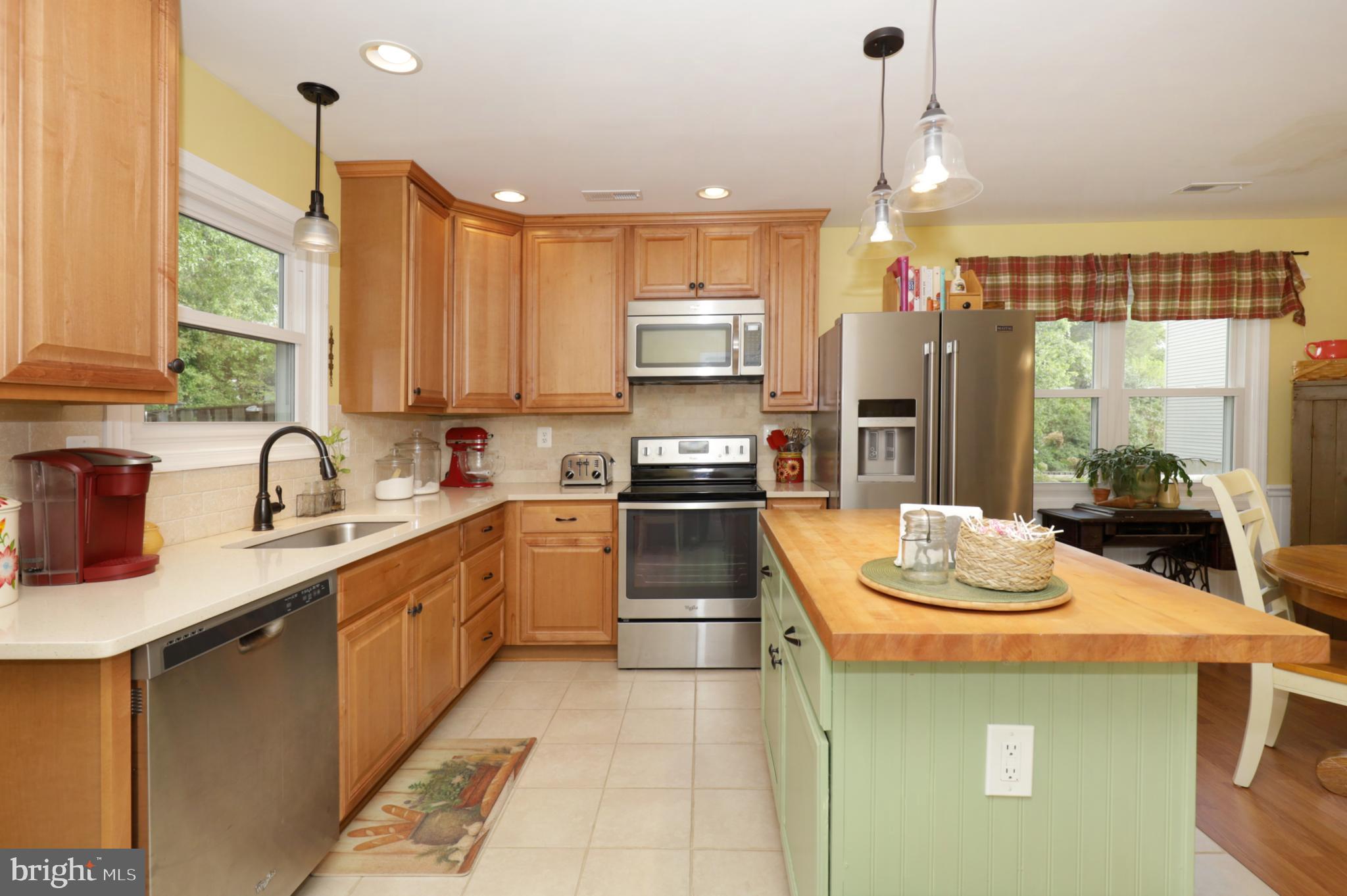 8576 Adamson Street Manassas, VA 20110 - Photo 13 of 37 Kitchen - Stainless Appliances