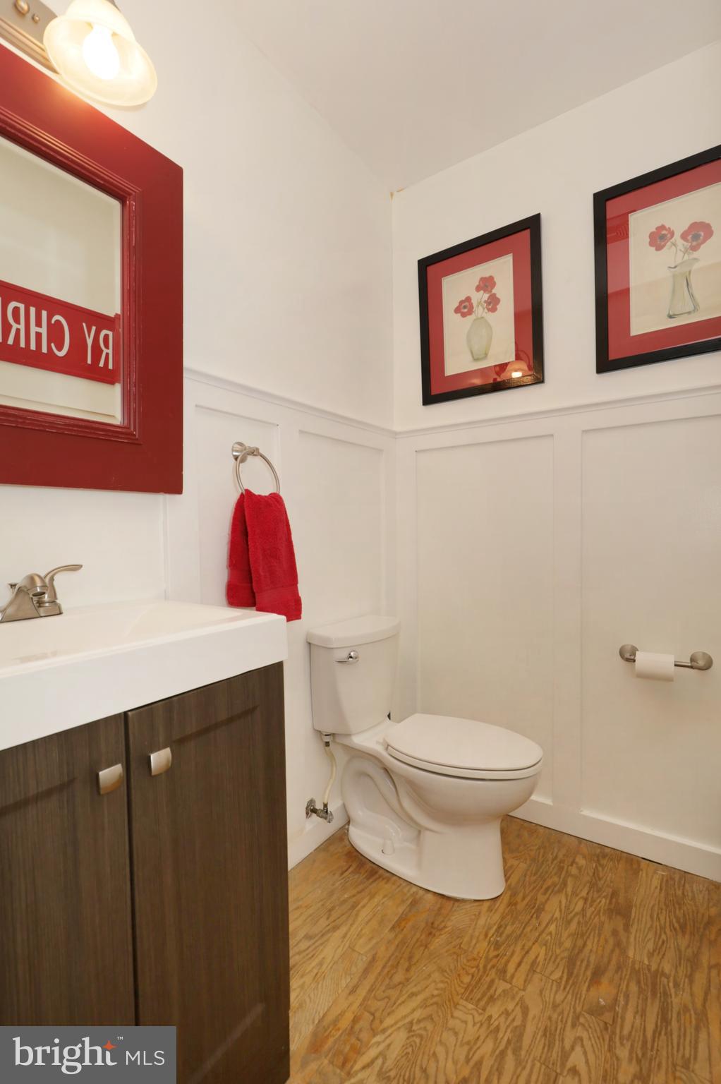 8576 Adamson Street Manassas, VA 20110 - Photo 17 of 37 Main Level Powder Room