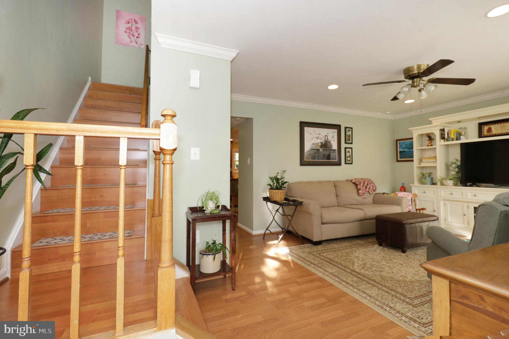 8576 Adamson Street Manassas, VA 20110 - Photo 3 of 37 Foyer Entry