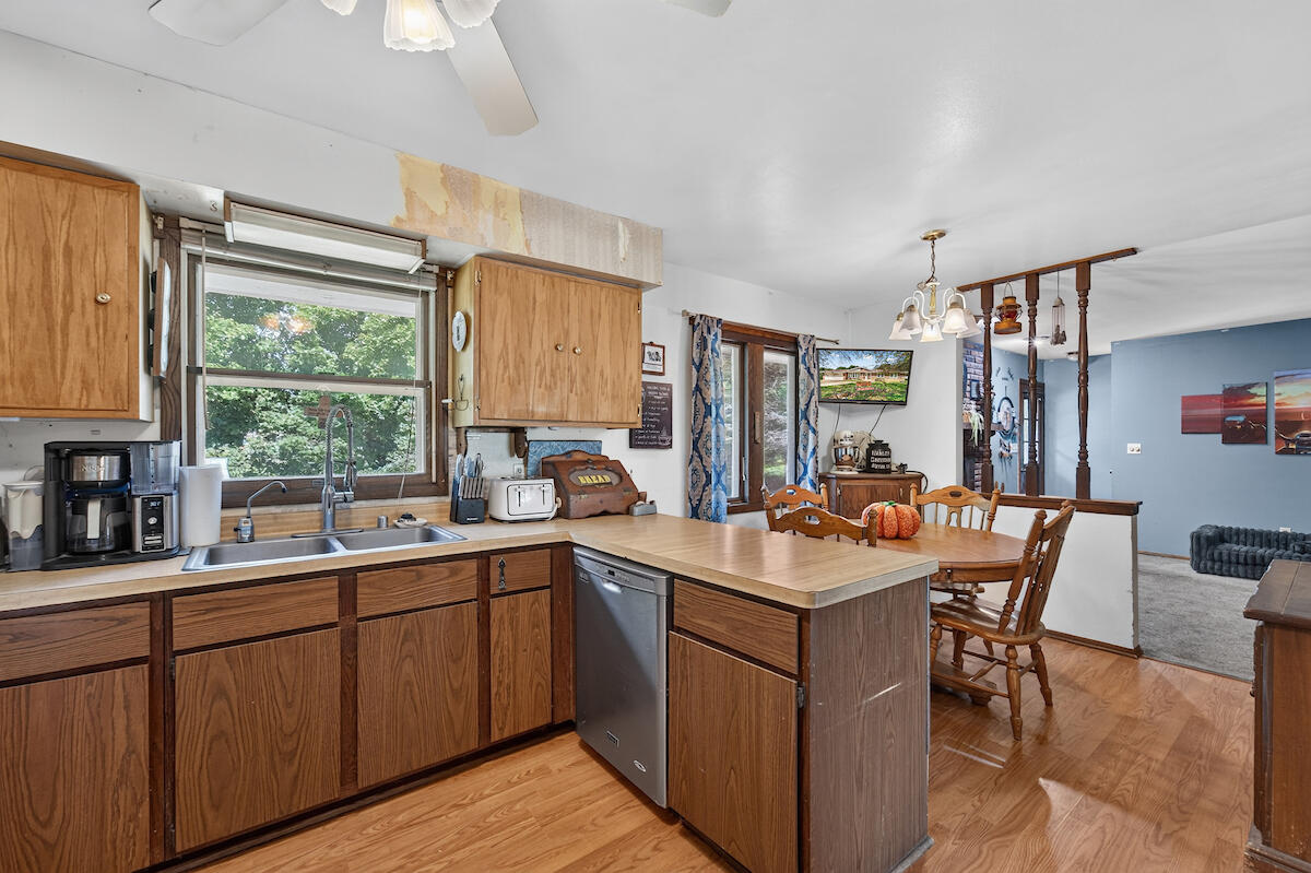 474 East Welsh Road Wales, WI 53183 - Photo 12 of 36 Kitchen