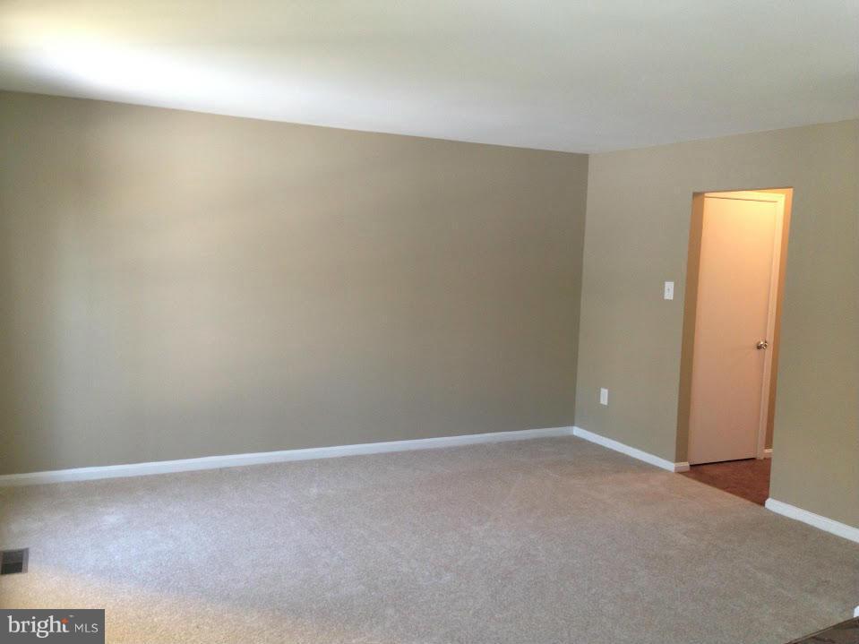 15007 Travert Way Silver Spring, MD 20906 - Photo 19 of 23 Living Room