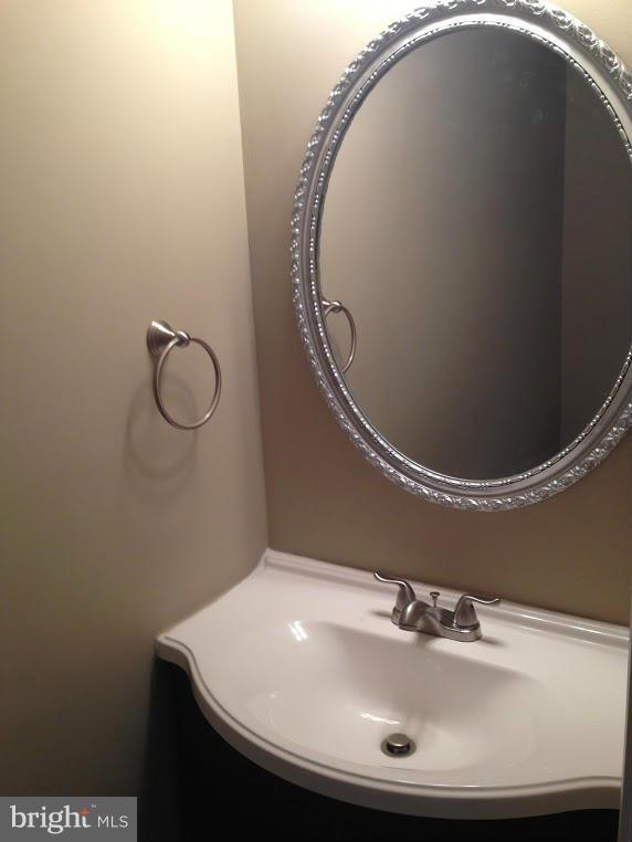 15007 Travert Way Silver Spring, MD 20906 - Photo 6 of 23 Powder room