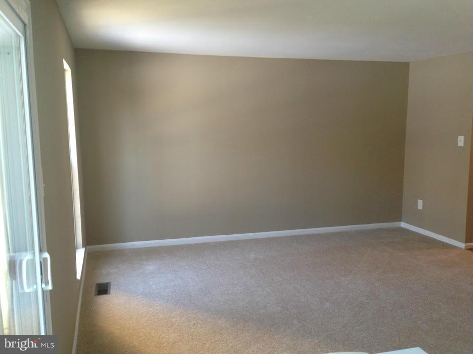 15007 Travert Way Silver Spring, MD 20906 - Photo 8 of 23 Living Room