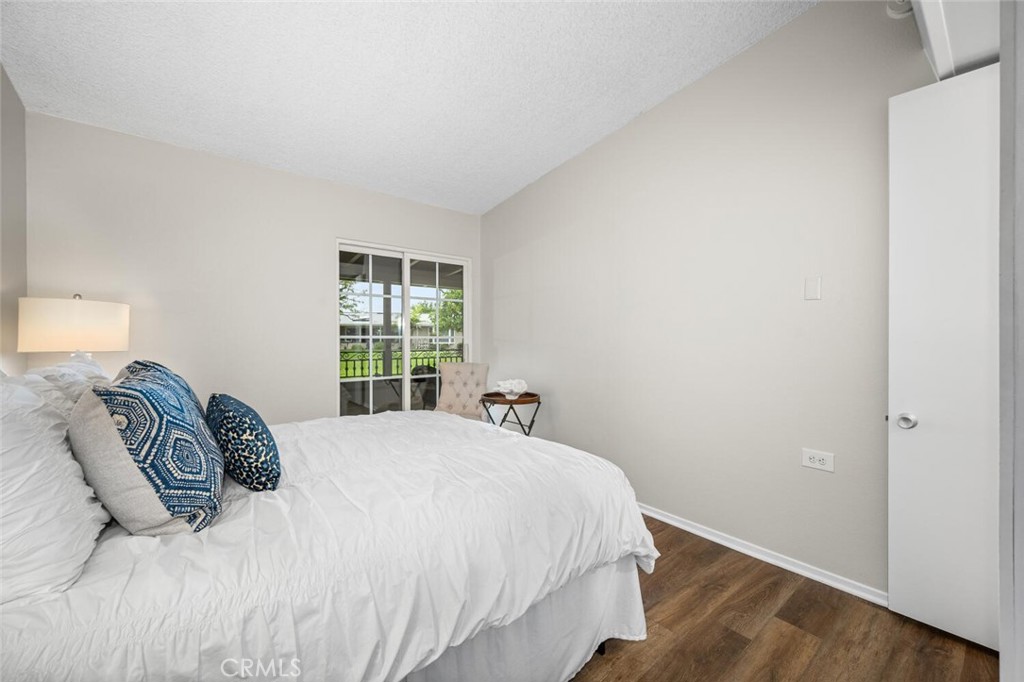 1621 Interlachen Road, Unit 265B Seal Beach, CA 90740 - Photo 34 of 36 a bedroom with a bed and a window