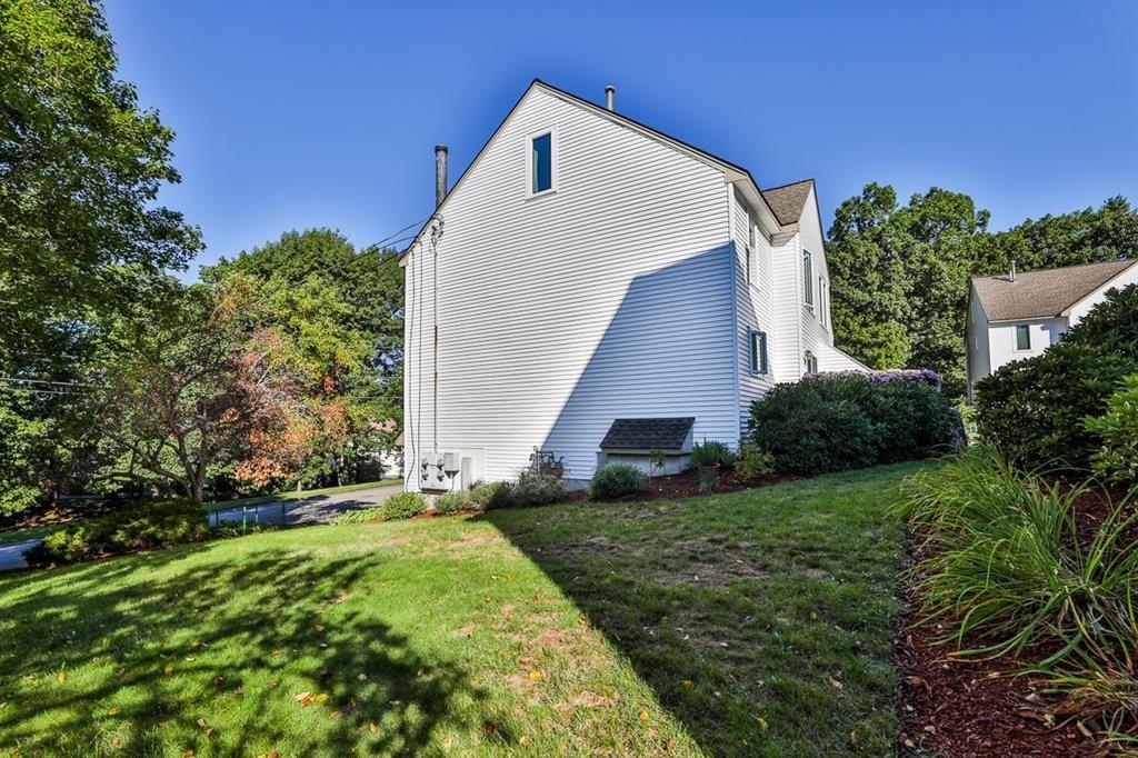 37 Windemere Way Nashua, NH 03063 - Photo 16 of 16