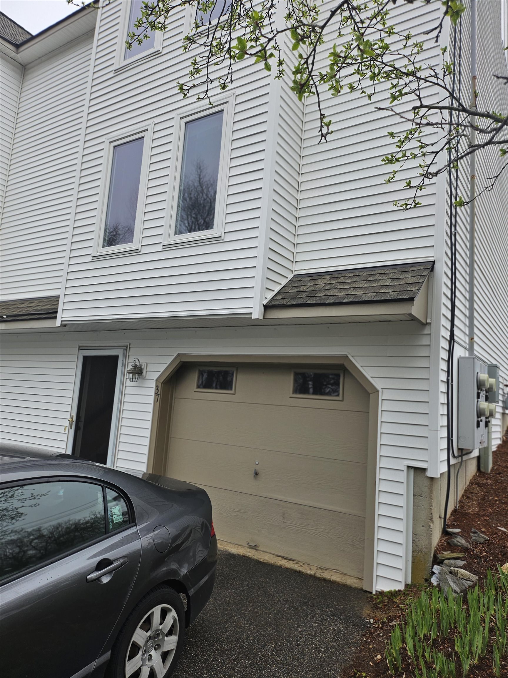 37 Windemere Way Nashua, NH 03063 - Photo 4 of 16