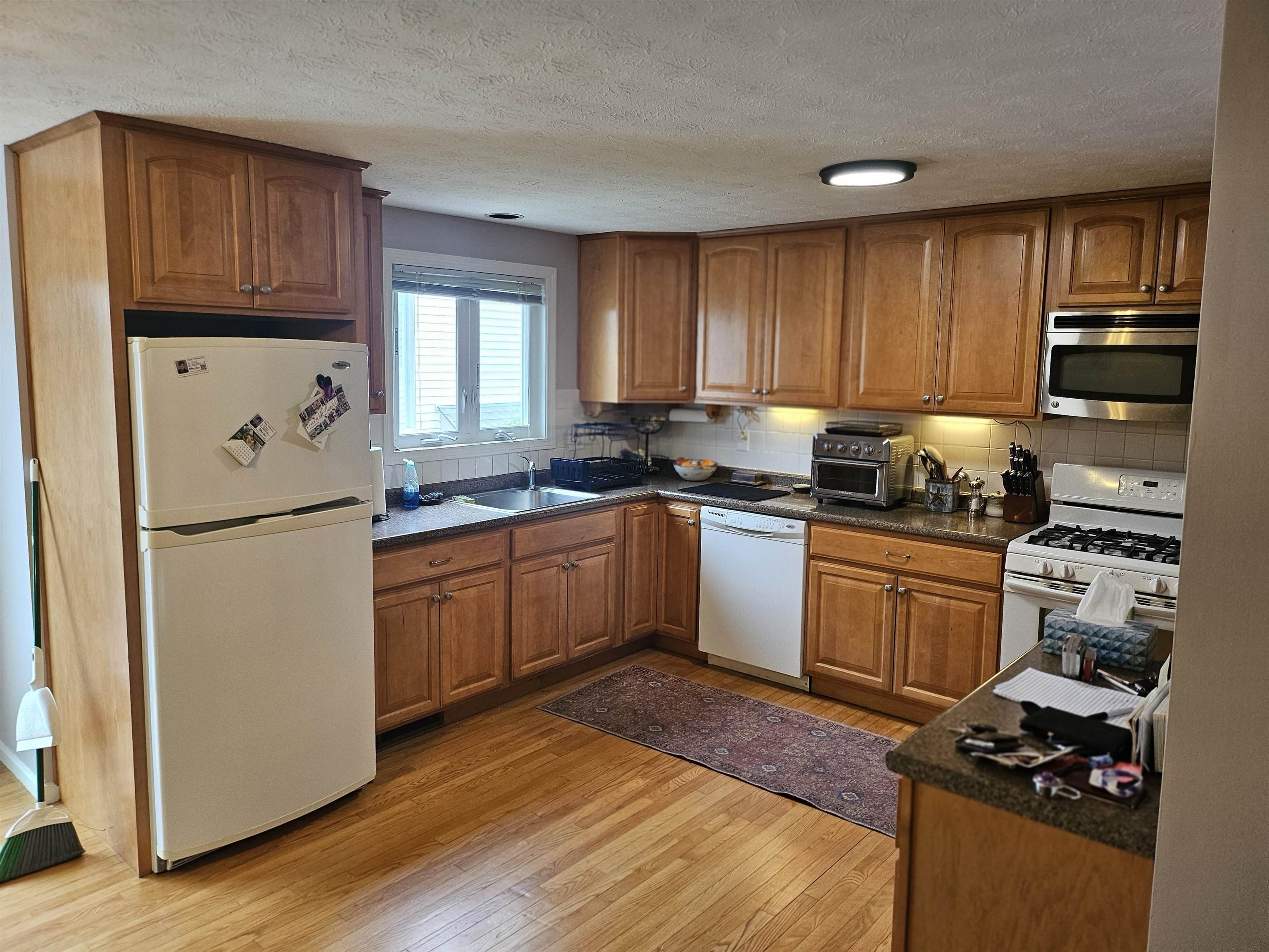 37 Windemere Way Nashua, NH 03063 - Photo 8 of 16