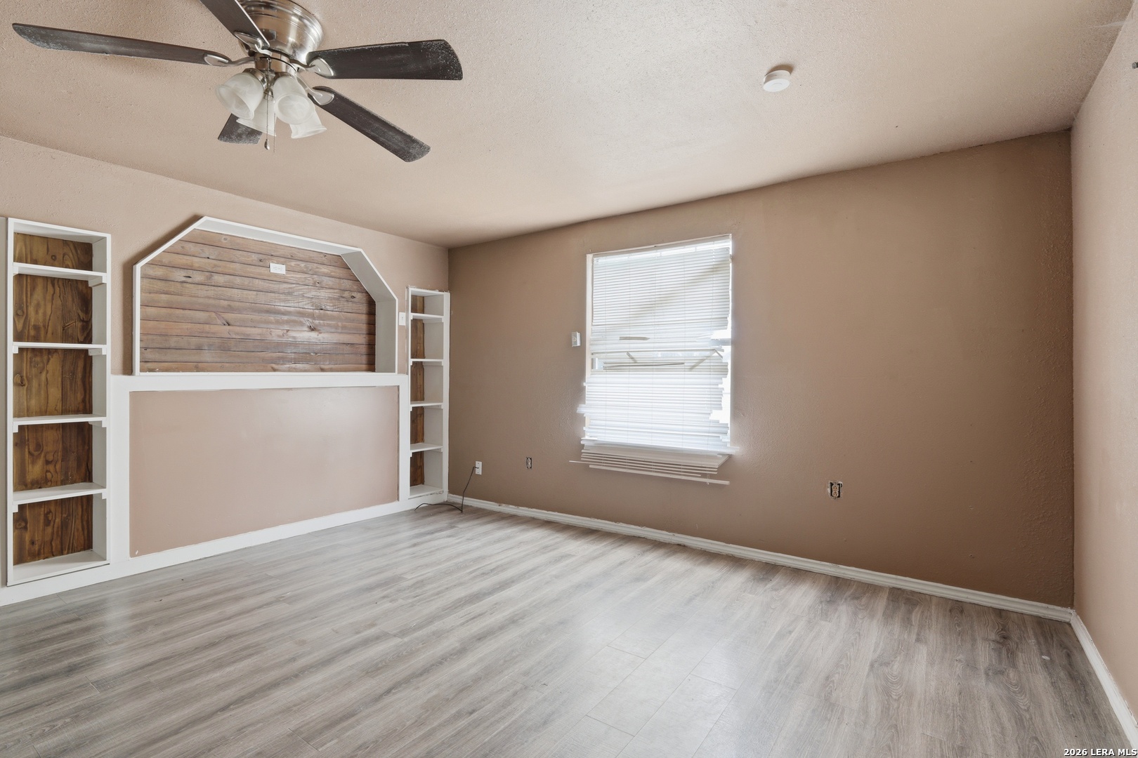 606 Viewpoint Drive Poteet, TX 78065 - Photo 4 of 17
