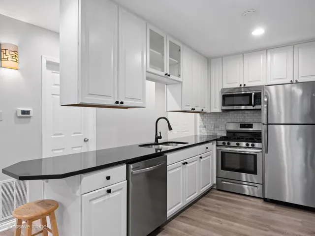 $2,800 | 1445 North Mohawk Street, Unit LL, Chicago, IL 60610