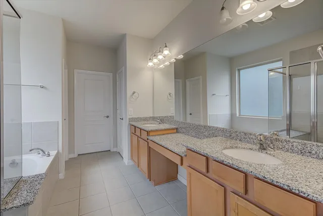 en empty room with windows and ceiling fan