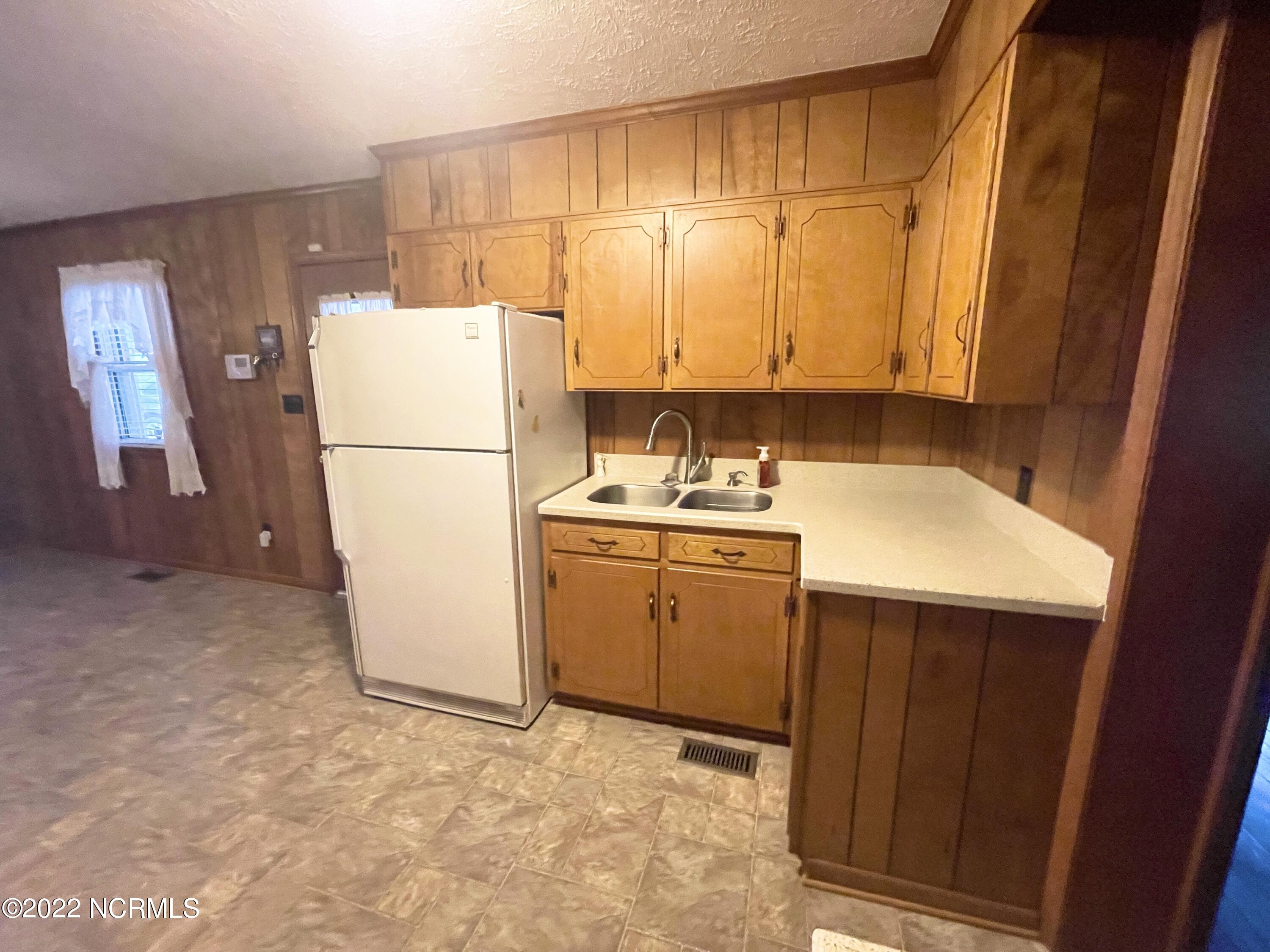 726 Sycamore Lane Rockingham, NC 28379 - Photo 8 of 25 Kitchen