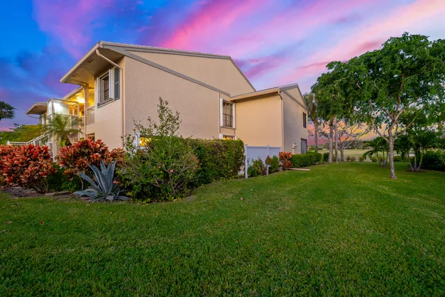 $325,000 | 5 Eastgate Drive, Unit C, Boynton Beach, FL 33436