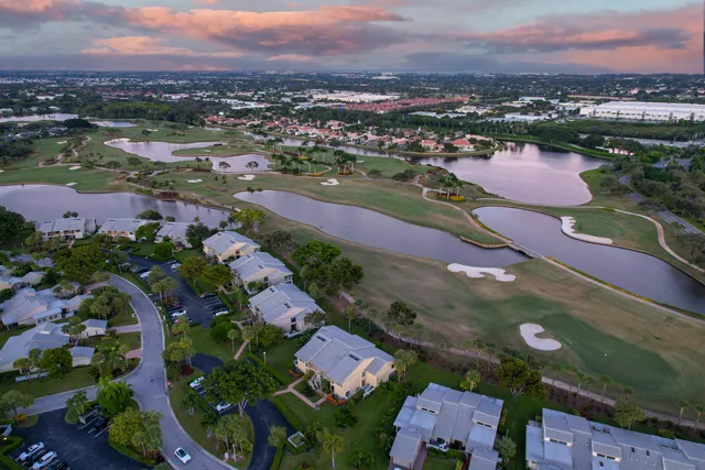 $325,000 | 5 Eastgate Drive, Unit C, Boynton Beach, FL 33436