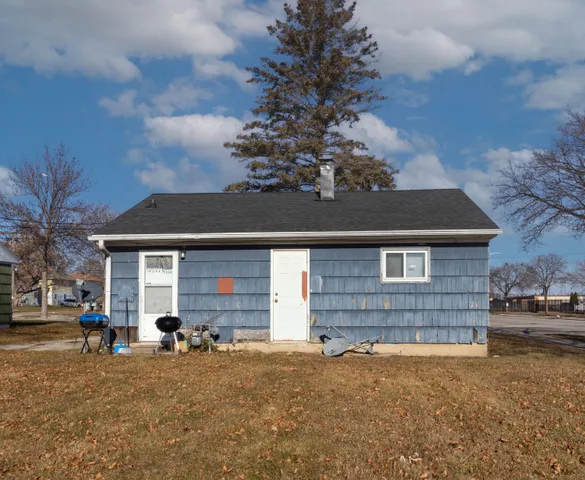 $113,900 | 6001 West Carmen Avenue, Milwaukee, WI 53218