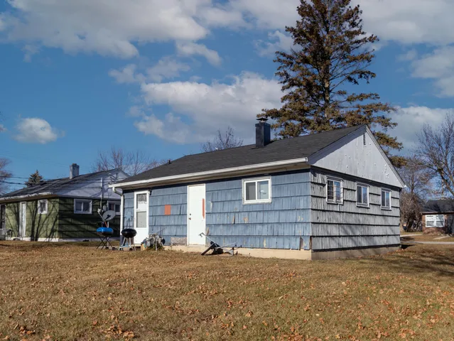 $113,900 | 6001 West Carmen Avenue, Milwaukee, WI 53218