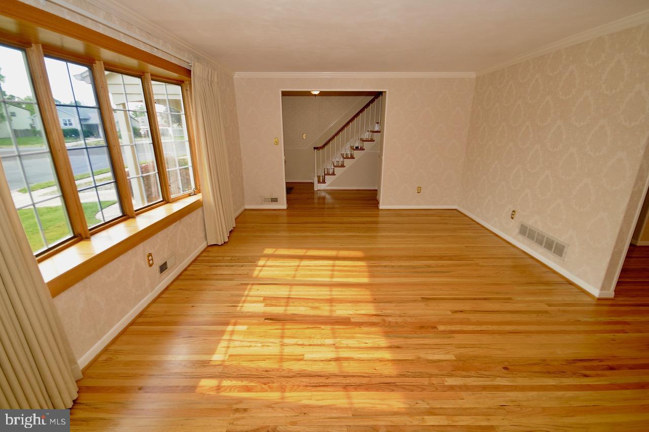34 Candlestick Road Clementon, NJ 08021 - Photo 14 of 34 Living Room