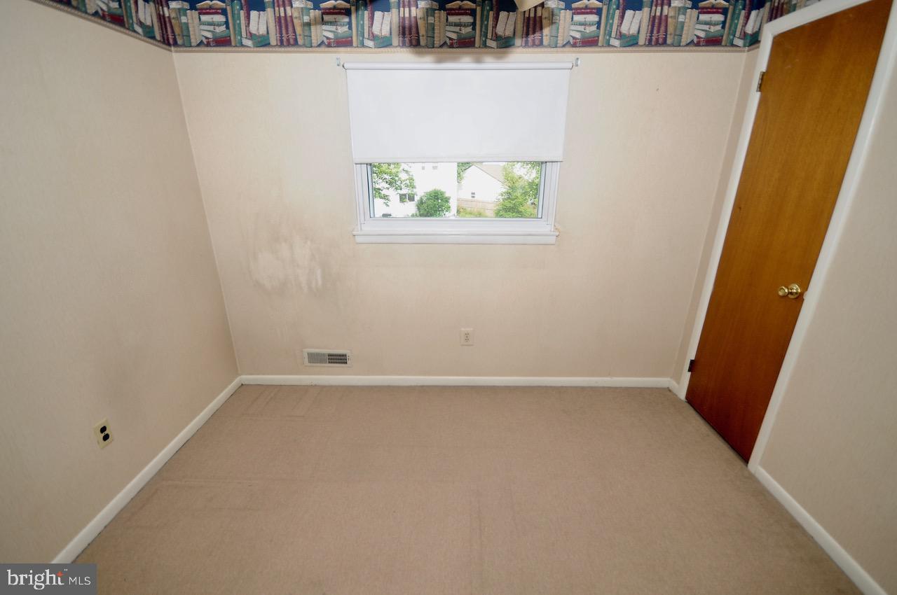 34 Candlestick Road Clementon, NJ 08021 - Photo 18 of 34 3rd Bedroom