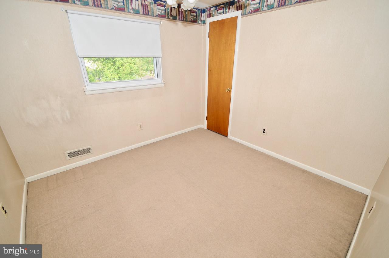 34 Candlestick Road Clementon, NJ 08021 - Photo 19 of 34 3rd Bedroom