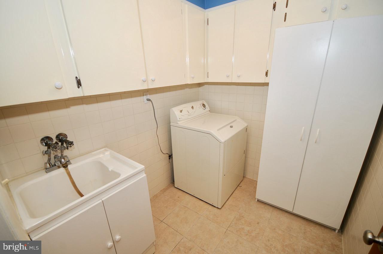 34 Candlestick Road Clementon, NJ 08021 - Photo 22 of 34 Laundry Room